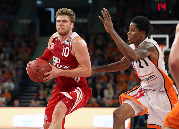 他的出现无 他的出现无