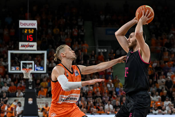 的无畏和坚 的无畏和坚